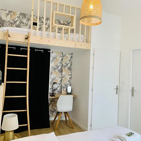 Le Saint Claude, Refait A Neuf * ラ・ロシェル